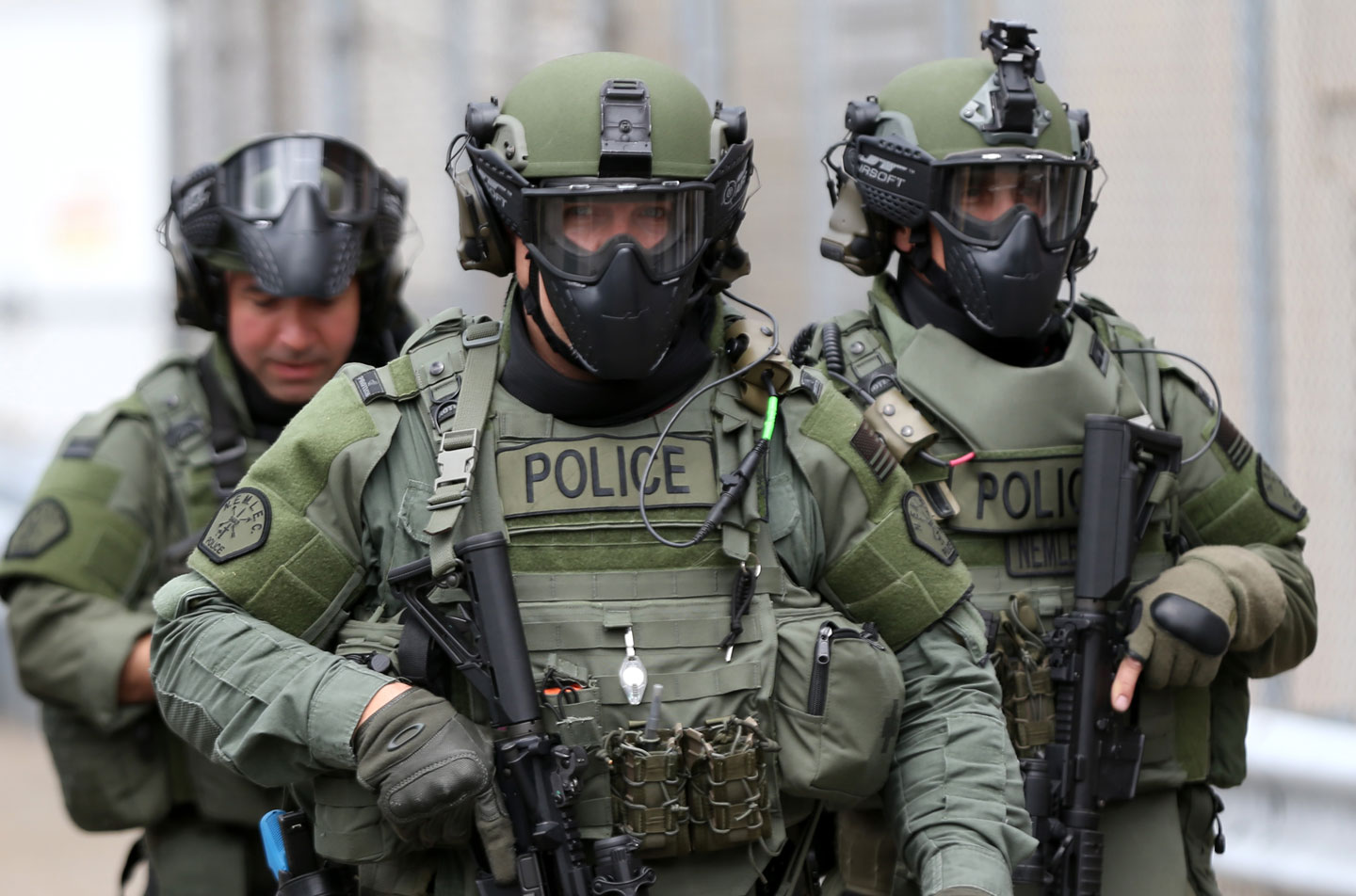 CAMBRIDGE, MA - MAY 3: Members of A NEMLEC Swat team arrive at a location in Cambridge to take part in a simulated injured officer training exercise inside a building. The exercise will also include tactical medics. Urban Shield Boston, is a regional 24 hour regional training exercise that simulate a large-scale public safety incidents. (Photo by Jonathan Wiggs/The Boston Globe via Getty Images)