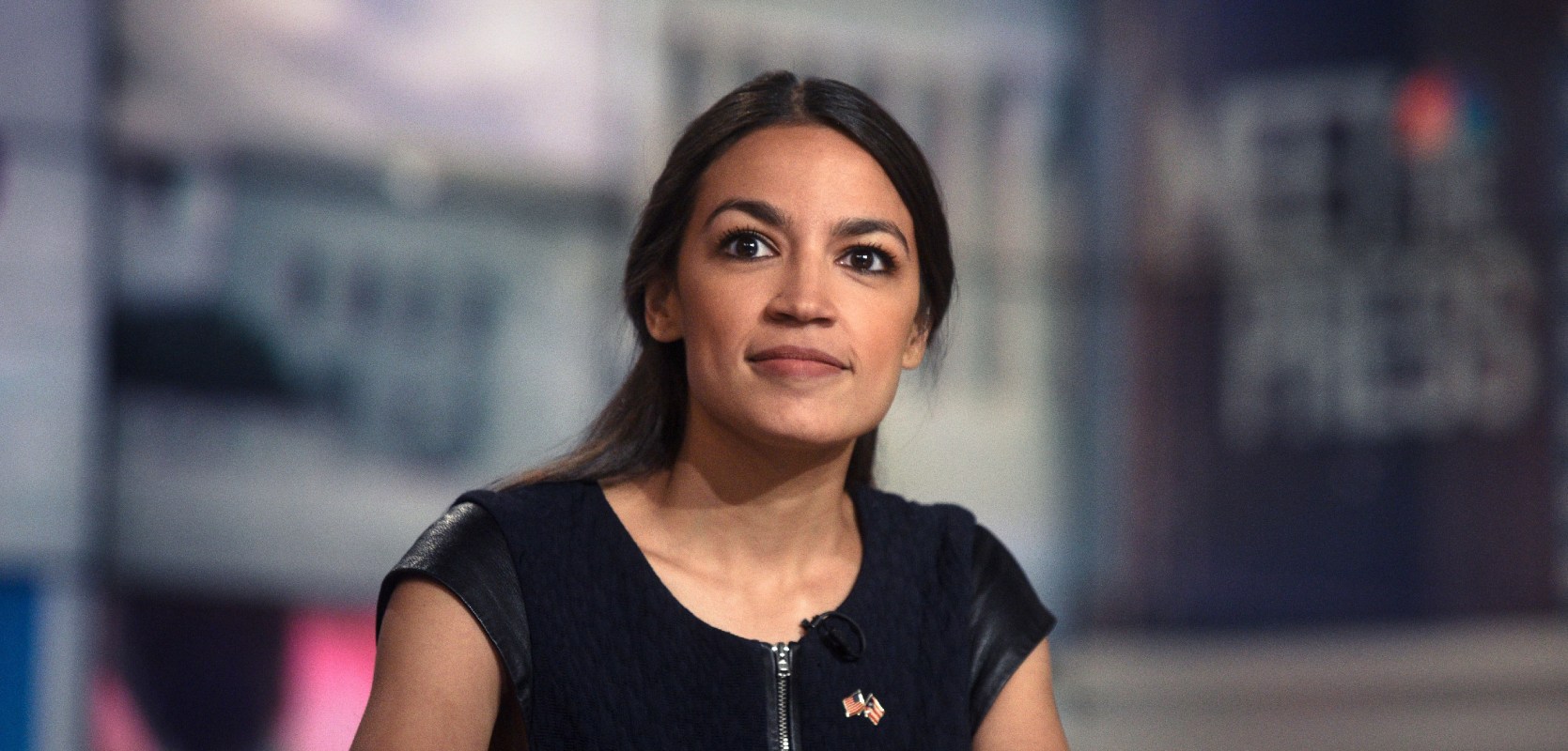 alexandria ocasio cortez black dress Ocasio-Cortez Floats a House “Sub-Caucus” of Progressives 8W Black Boat-Neck Sleeveless Open-Back Size:4/5