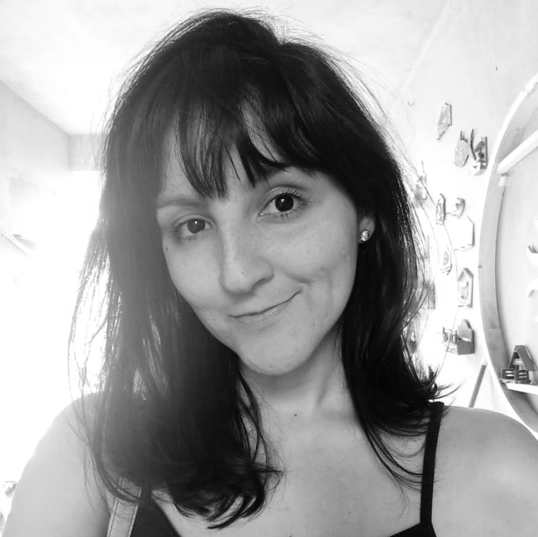 Head shot of Gabrielli Thomaz