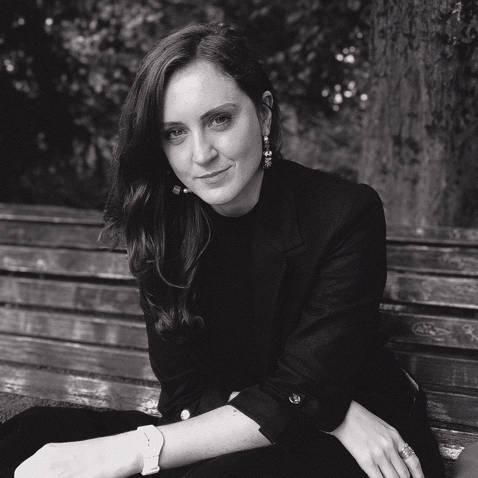 Head shot of Larissa Linder