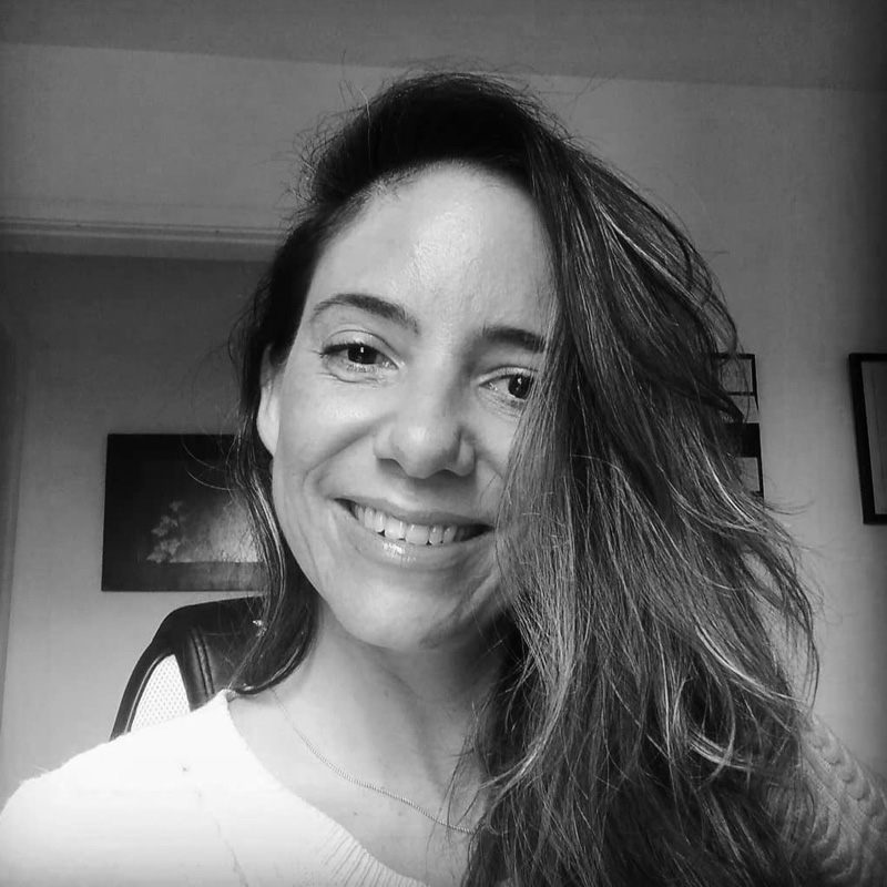 Head shot of Mariana Costa
