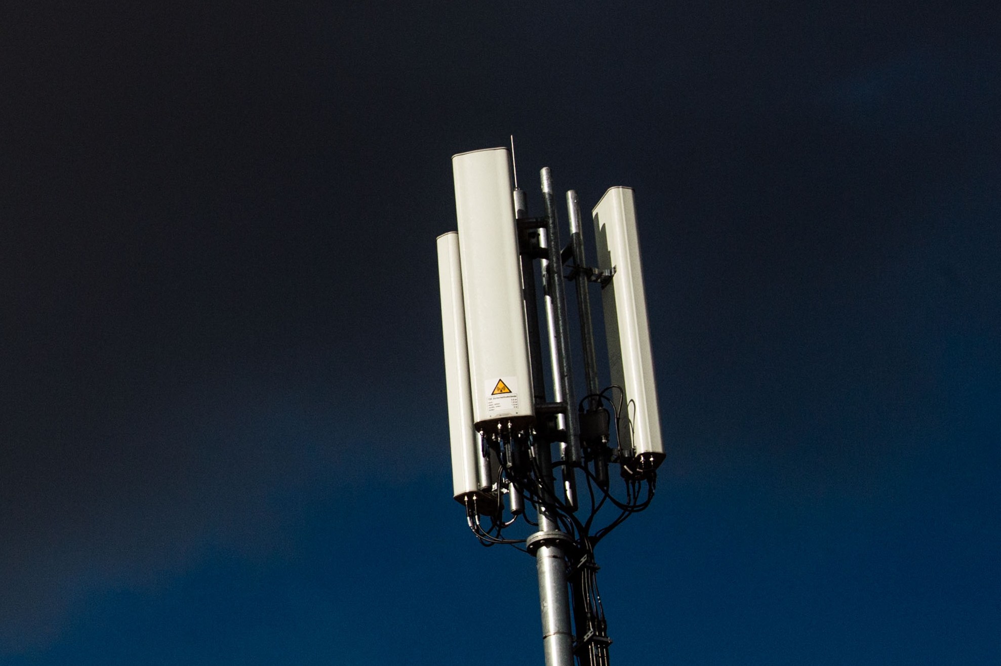 Cell Roaming Tech Allows Spies, Others to Easily Track Phones - Vimarsana News