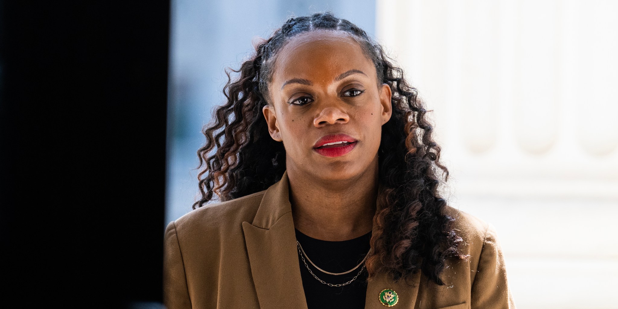 Summer Lee's Opponent Urges Republicans to Vote in Democratic Primary - Vimarsana News
