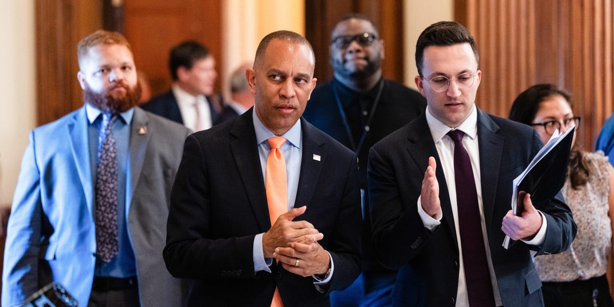 Hakeem Jeffries Finally Finds a Spine: Dem Leaders Rallied Against Extending Domestic Spy Law
