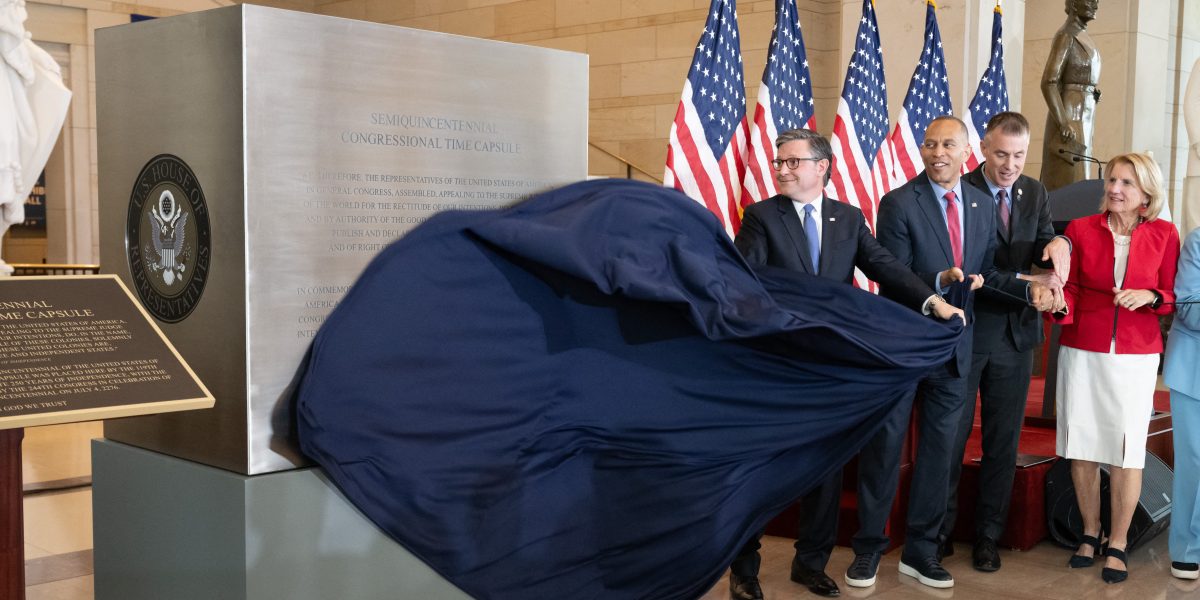 Establishment Democrats to the Dustbin of History