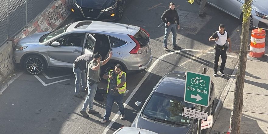 theintercept.com - Noah Hurowitz - ICE Agent on Scene of NYC Shooting Was Posing as Construction Worker, Eyewitness Says